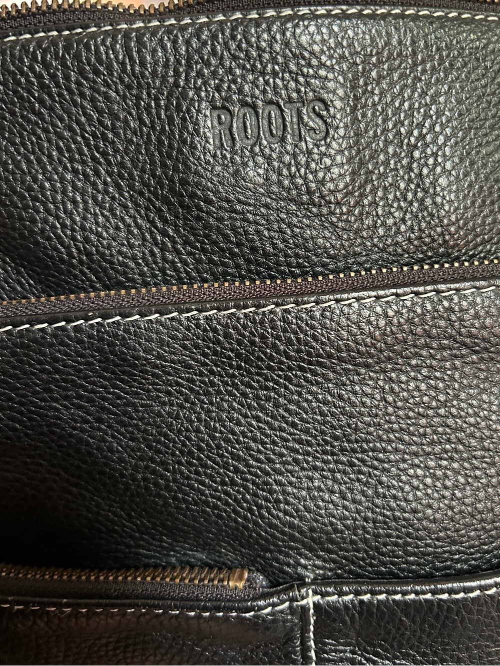 ROOTS Canada Black Pebbled Leather Crossbody Multi-Pocket Messenger Bag - Picture 12 of 13